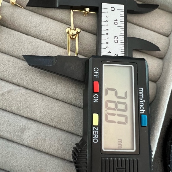 ✅Sold‼️Sale‼️18K Real Gold Hardware Earrings - Picture 9 of 9